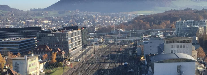 Faisceau de voies de Wylerfeld avec le siège de la Poste suisse et des CFF avant la construction des passages sous voies