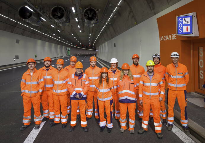 Il team di progetto Boess nella terza canna del tunnel Gubrist