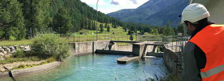 Staumauer Wasserfassung Vallember in der Val Susauna bei Chapella (S-chanf)