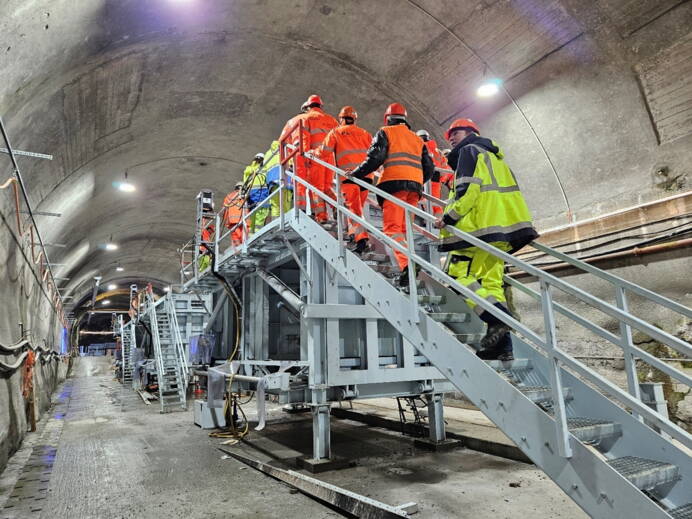 Schalung von Fertigelemente am Fliessband 