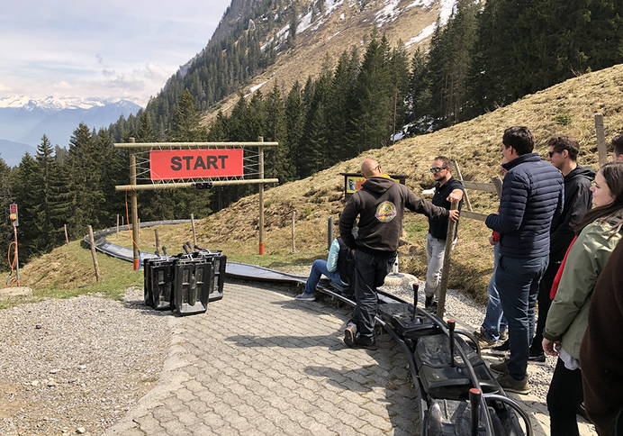 Steil hinunter geht’s für die mutigen mit der Rodelbahn Fräkigaudi