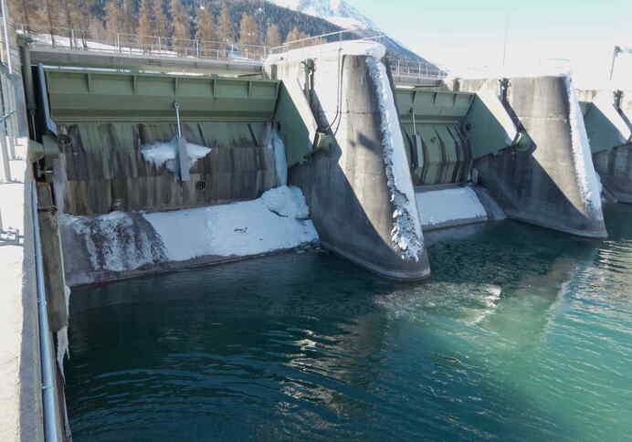 Le réservoir sous le barrage de prise d'eau S-chanf