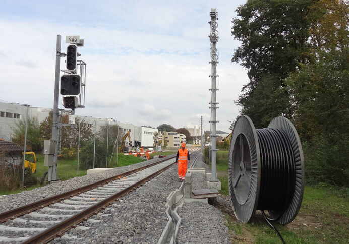 Posa del cavo per i sistemi di protezione del treno