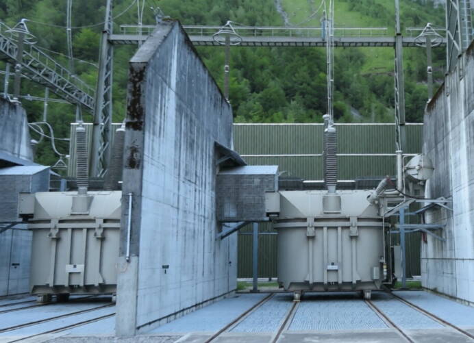 Swissgrid erneuert das Hochspannungsunterwerk Tierfehd (GL). Boess begleitete die Projektphase SIA 31 als Koordinator und Fachplaner Primärtechnik – mit klarem Fokus auf neue Phasenschiebertransformatoren und die vollständige Erneuerung des Stationsautomationssystems (SAS).